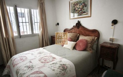 A village house in Altea la Vella on 2 floors with several terraces.